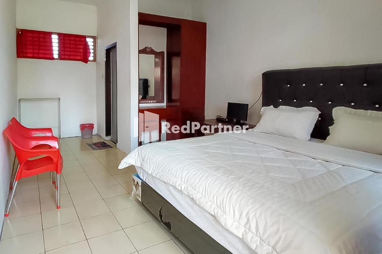 Bernard Guest House & Resto Redpartner Ambarita Zewnętrze zdjęcie