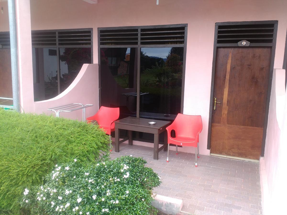 Bernard Guest House & Resto Redpartner Ambarita Zewnętrze zdjęcie